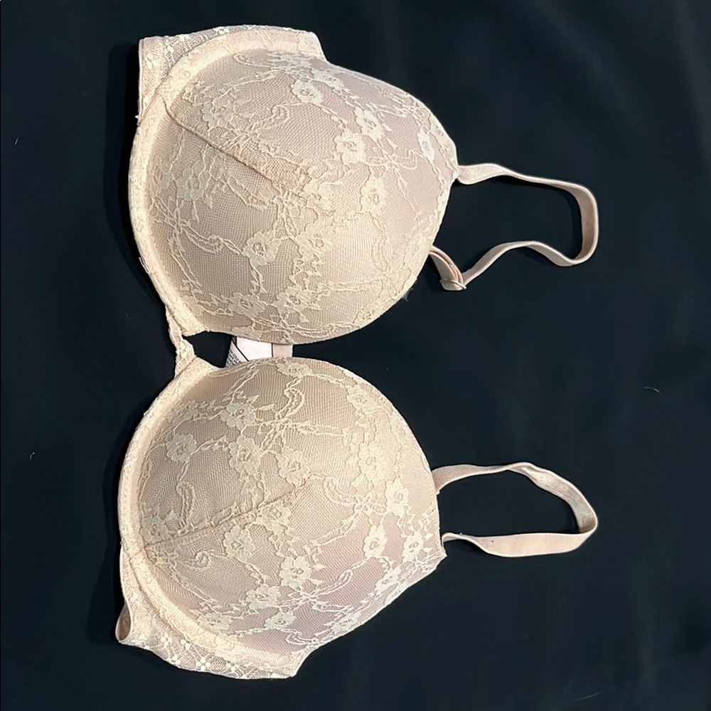 Victoria's Secret Cream Lace Bra with Underwire Support